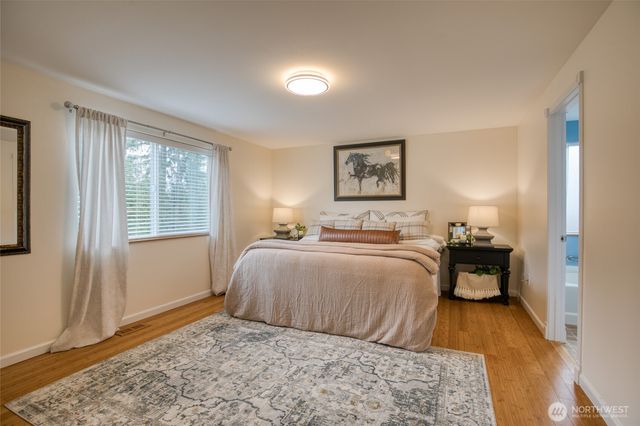 828 Ocean Avenue, Cosmopolis, WA 98595