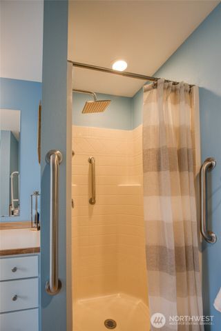 828 Ocean Avenue, Cosmopolis, WA 98595