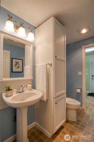 828 Ocean Avenue, Cosmopolis, WA 98595