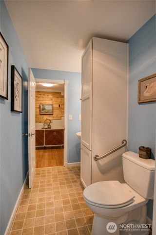 828 Ocean Avenue, Cosmopolis, WA 98595