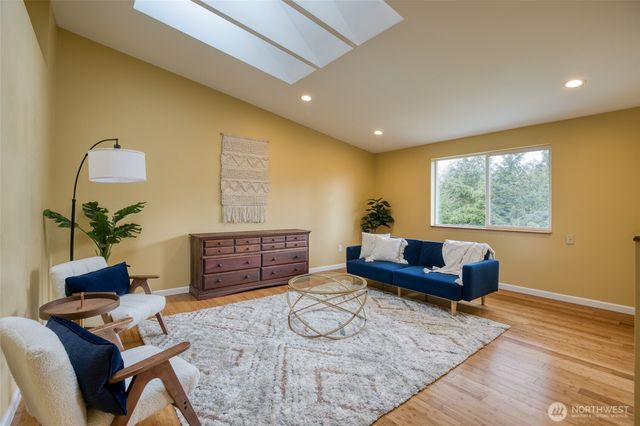 828 Ocean Avenue, Cosmopolis, WA 98595