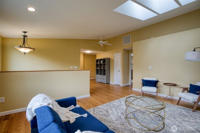 828 Ocean Avenue, Cosmopolis, WA 98595