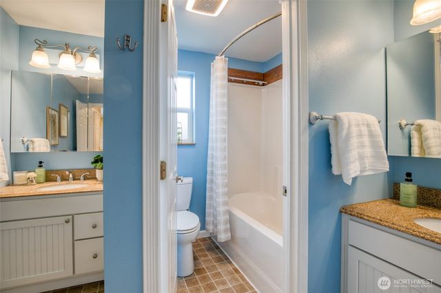 828 Ocean Avenue, Cosmopolis, WA 98595