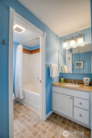 828 Ocean Avenue, Cosmopolis, WA 98595