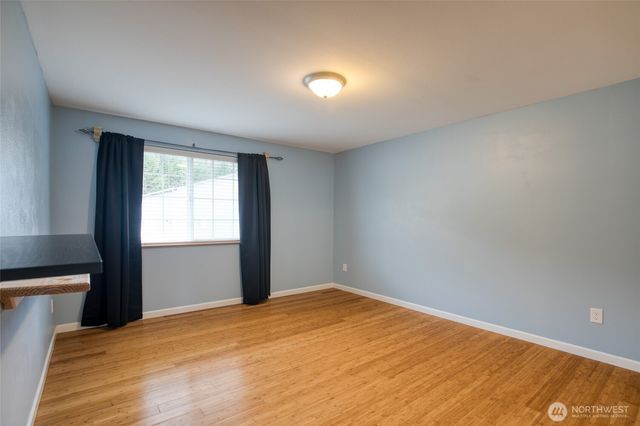 828 Ocean Avenue, Cosmopolis, WA 98595