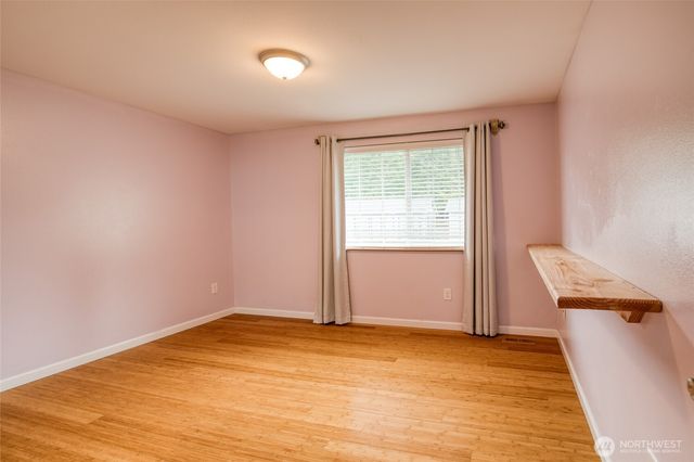 828 Ocean Avenue, Cosmopolis, WA 98595