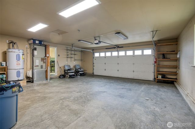 828 Ocean Avenue, Cosmopolis, WA 98595