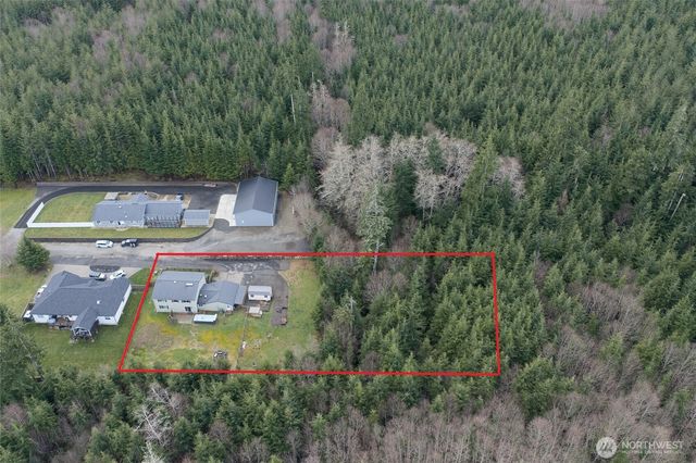 828 Ocean Avenue, Cosmopolis, WA 98595