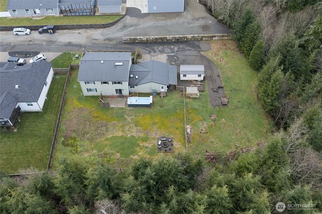 828 Ocean Avenue, Cosmopolis, WA 98595