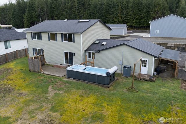 828 Ocean Avenue, Cosmopolis, WA 98595