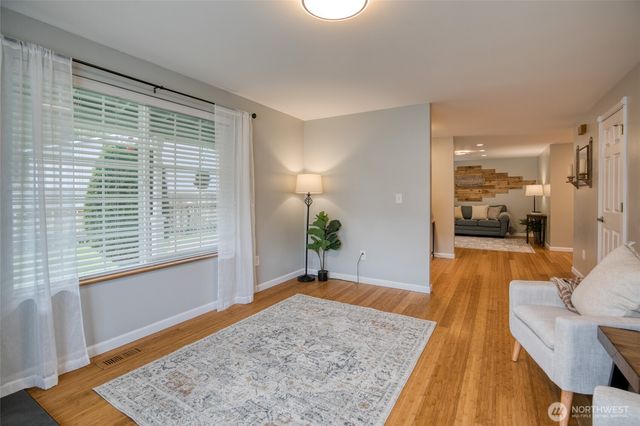 828 Ocean Avenue, Cosmopolis, WA 98595