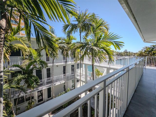 2430 NE 135th Street 302, North Miami, FL 33181
