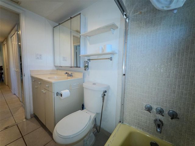2430 NE 135th Street 302, North Miami, FL 33181