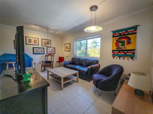 2430 NE 135th Street 302, North Miami, FL 33181