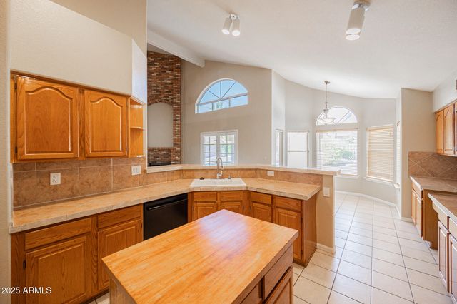 926 W WAGNER Drive, Gilbert, AZ 85233