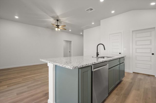 2422 Aberdeen Avenue, Wolfforth, TX 79382