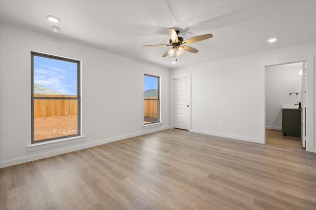 2422 Aberdeen Avenue, Wolfforth, TX 79382