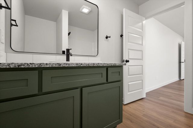 2422 Aberdeen Avenue, Wolfforth, TX 79382