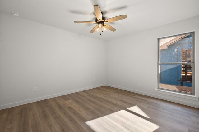 2422 Aberdeen Avenue, Wolfforth, TX 79382