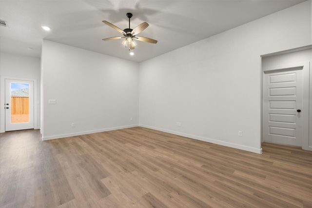 2422 Aberdeen Avenue, Wolfforth, TX 79382