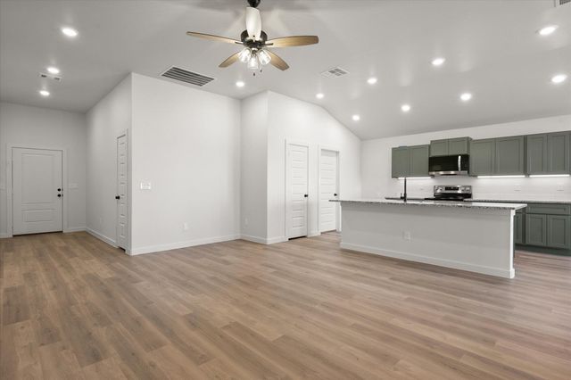 2422 Aberdeen Avenue, Wolfforth, TX 79382