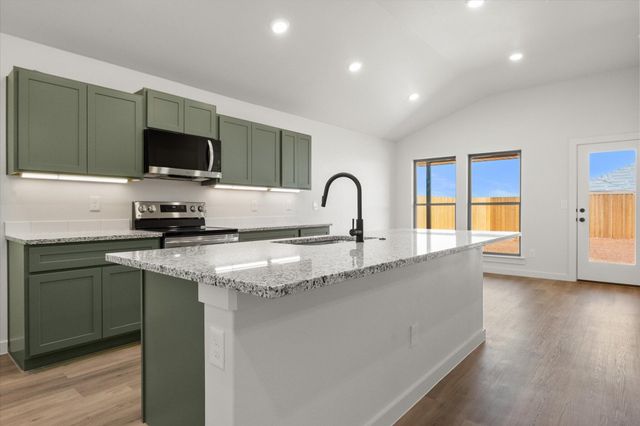 2422 Aberdeen Avenue, Wolfforth, TX 79382