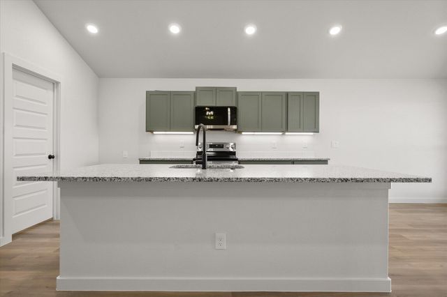 2422 Aberdeen Avenue, Wolfforth, TX 79382