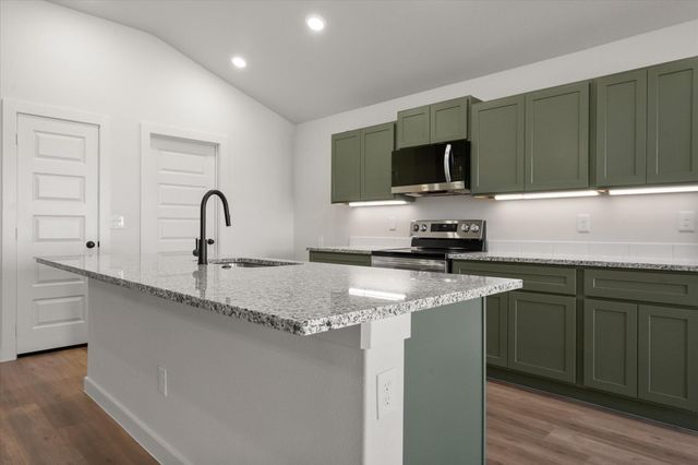 2422 Aberdeen Avenue, Wolfforth, TX 79382