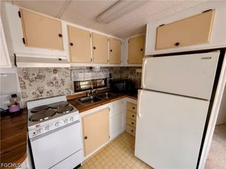 15 Fountain View BLVD, North Fort Myers, FL 33903