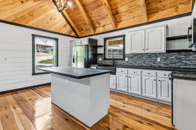 495 Pumpkin Crk Circle, Jamestown, KY 42629
