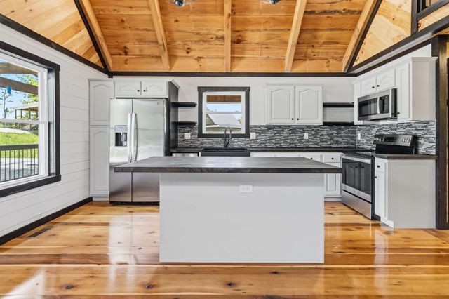 495 Pumpkin Crk Circle, Jamestown, KY 42629