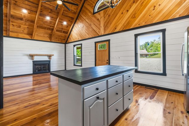 495 Pumpkin Crk Circle, Jamestown, KY 42629