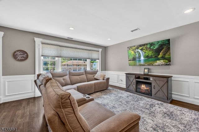 24 Amendola Dr, Netcong Boro, NJ 07857