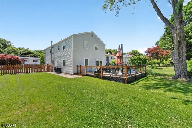 24 Amendola Dr, Netcong Boro, NJ 07857