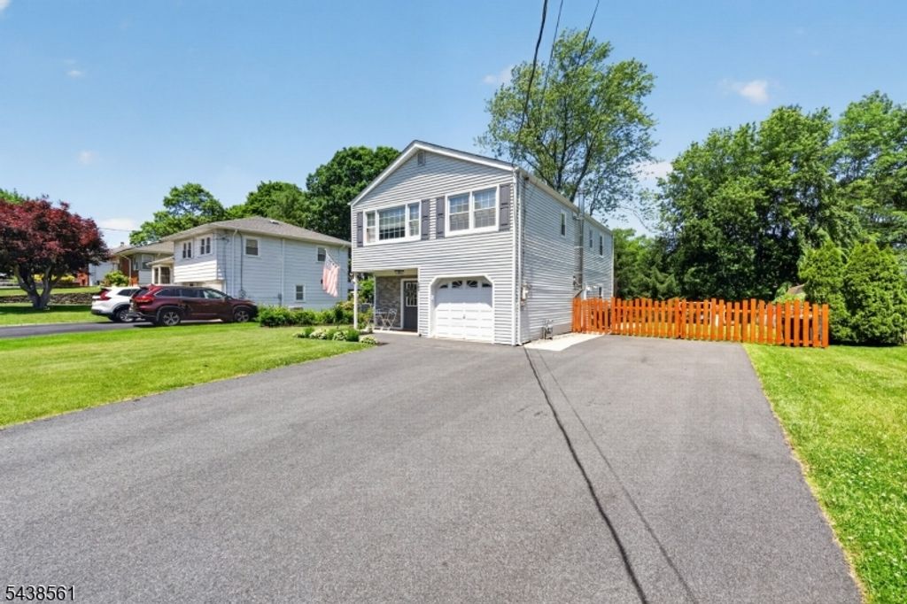 24 Amendola Dr, Netcong Boro, NJ 07857