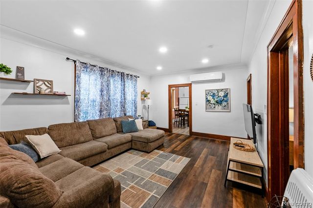 2257 Hewitt Street, Hamtramck, MI 48212