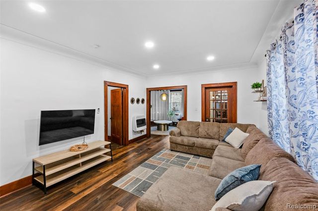 2257 Hewitt Street, Hamtramck, MI 48212