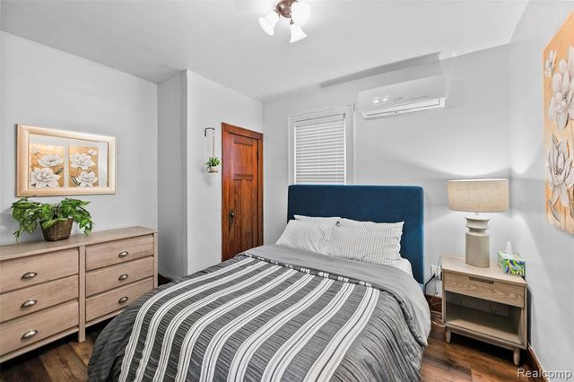 2257 Hewitt Street, Hamtramck, MI 48212