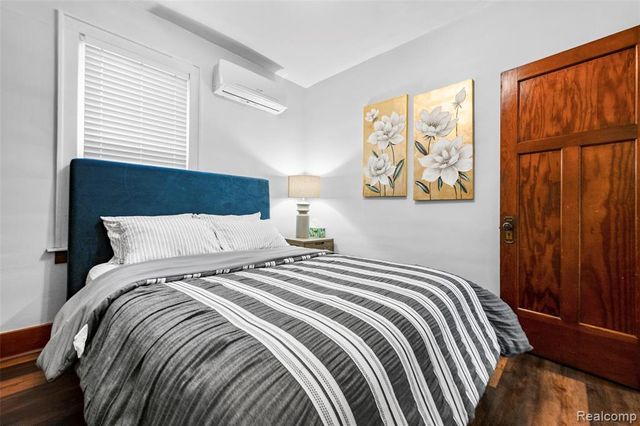 2257 Hewitt Street, Hamtramck, MI 48212