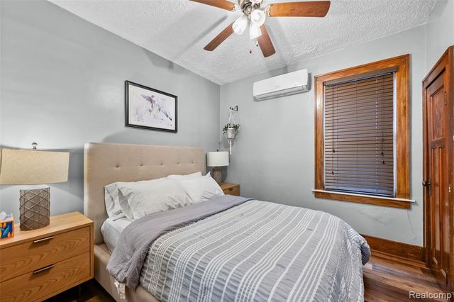 2257 Hewitt Street, Hamtramck, MI 48212