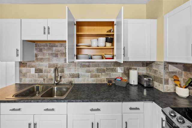 2257 Hewitt Street, Hamtramck, MI 48212