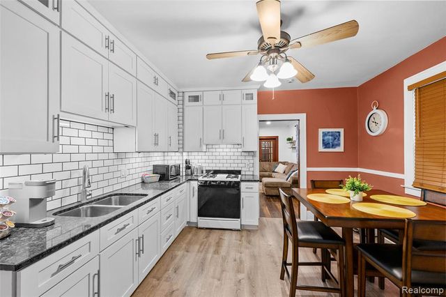 2257 Hewitt Street, Hamtramck, MI 48212