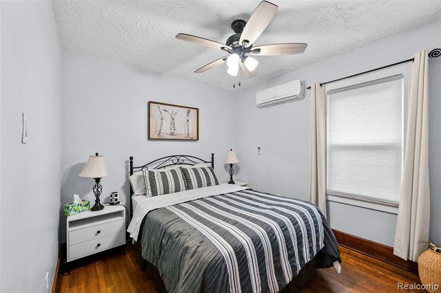 2257 Hewitt Street, Hamtramck, MI 48212