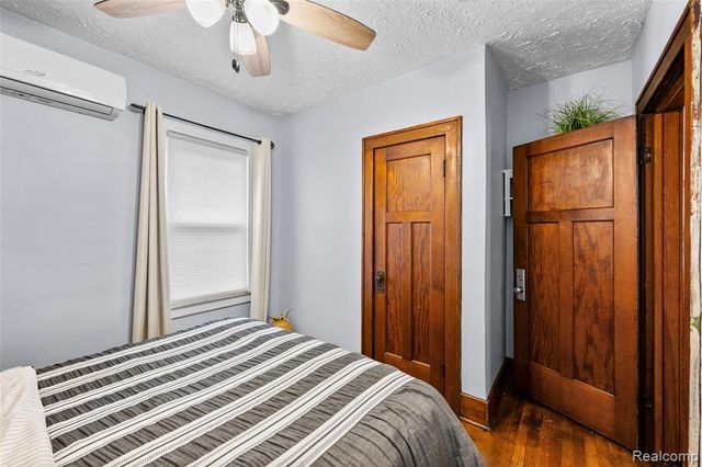 2257 Hewitt Street, Hamtramck, MI 48212