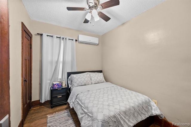 2257 Hewitt Street, Hamtramck, MI 48212