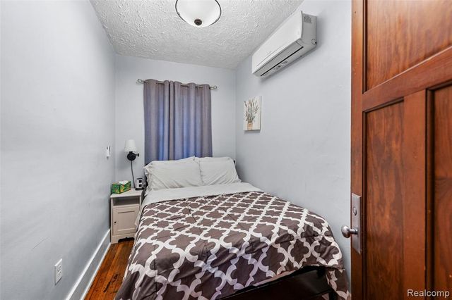 2257 Hewitt Street, Hamtramck, MI 48212