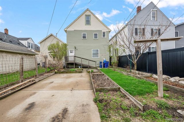 2257 Hewitt Street, Hamtramck, MI 48212