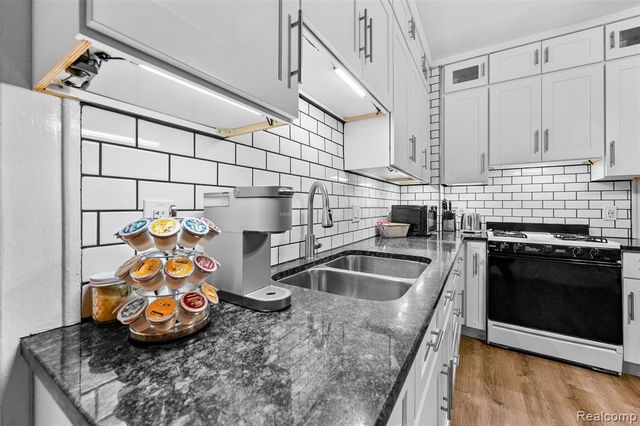 2257 Hewitt Street, Hamtramck, MI 48212