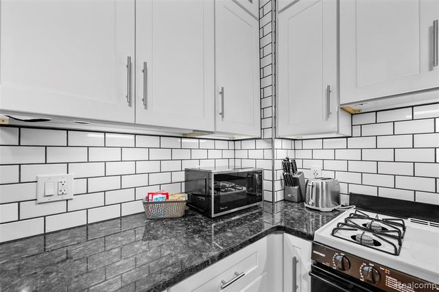 2257 Hewitt Street, Hamtramck, MI 48212