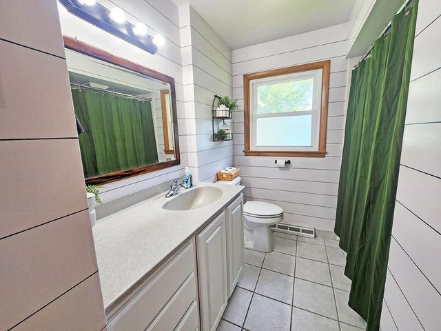 1324 House Street, Beloit, WI 53511